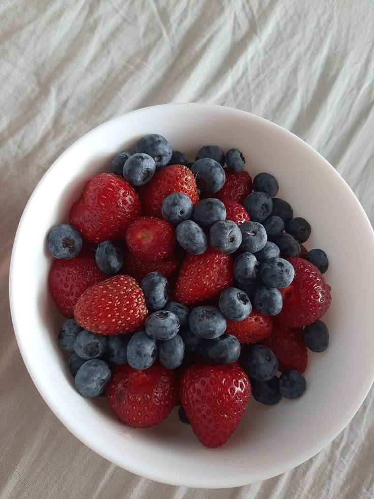 Berry Bounty: Sun-Kissed Freshness in a Box